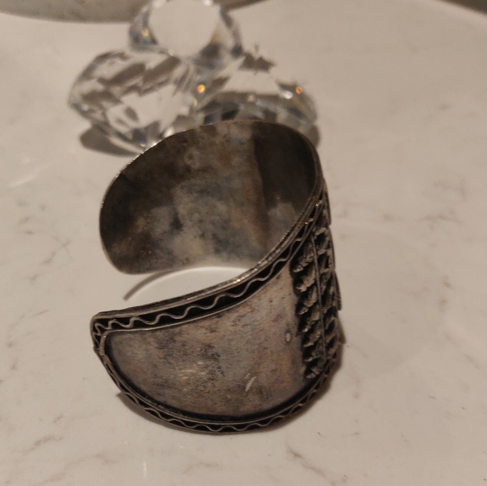 Cuff bracelet - Picture 6 of 9